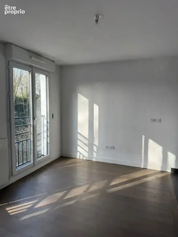 Studio - Immeuble récent - Saint Maurice 11 - photo 3