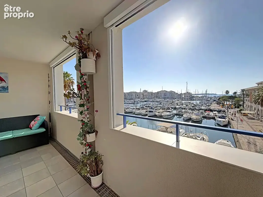 Superbe Appartement  3 pièces vue mer Port Fréjus+parking - photo 9