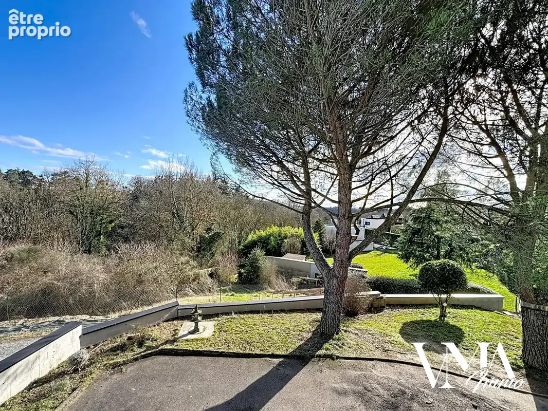 Maison de 197m2 sur une parcelle de terrain de 1156m2 avec piscine / Dardilly - photo 3
