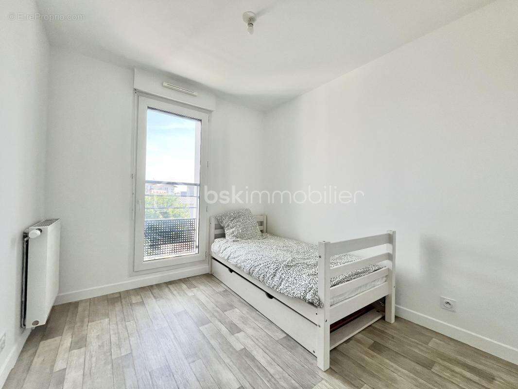 Appartement T4 80m2 avec terrasse 39m2, cave et parking ! - photo 7