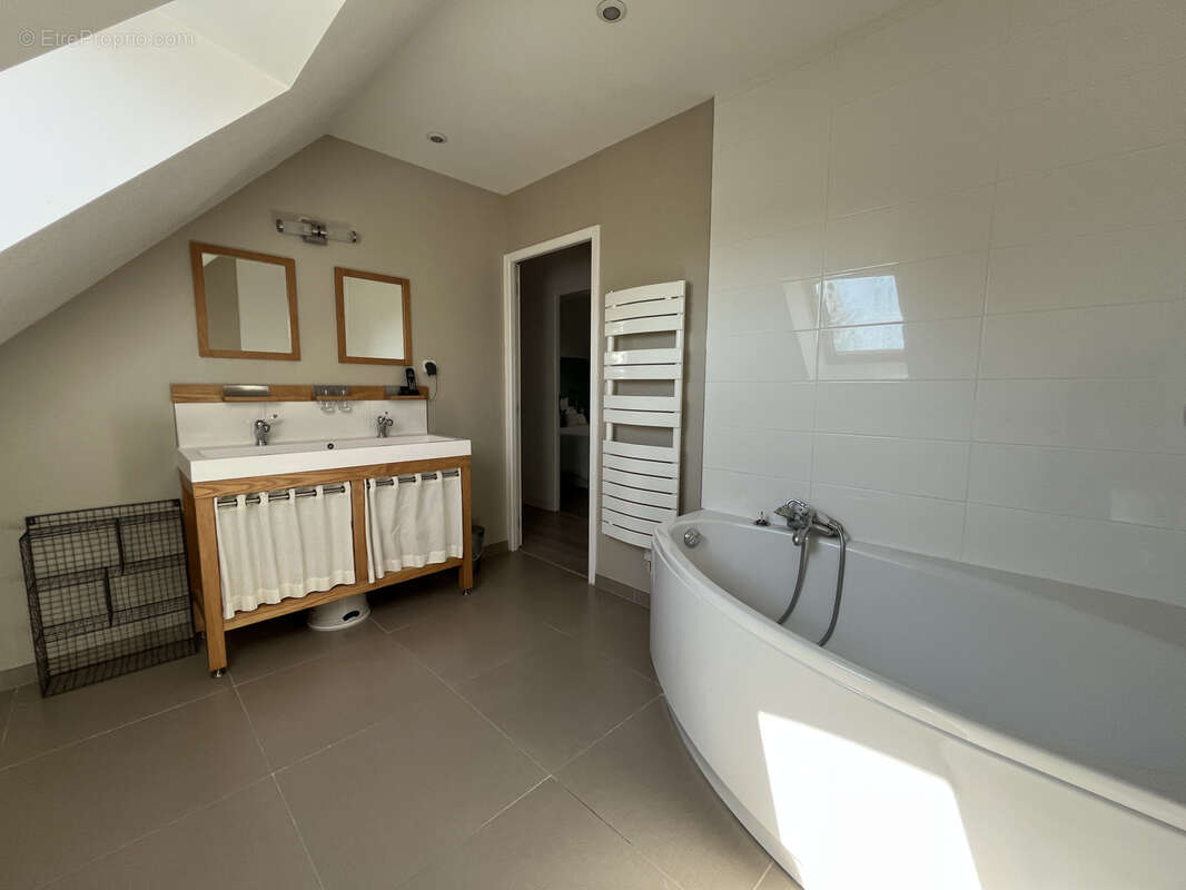 Maison à BRIARRES-SUR-ESSONNE