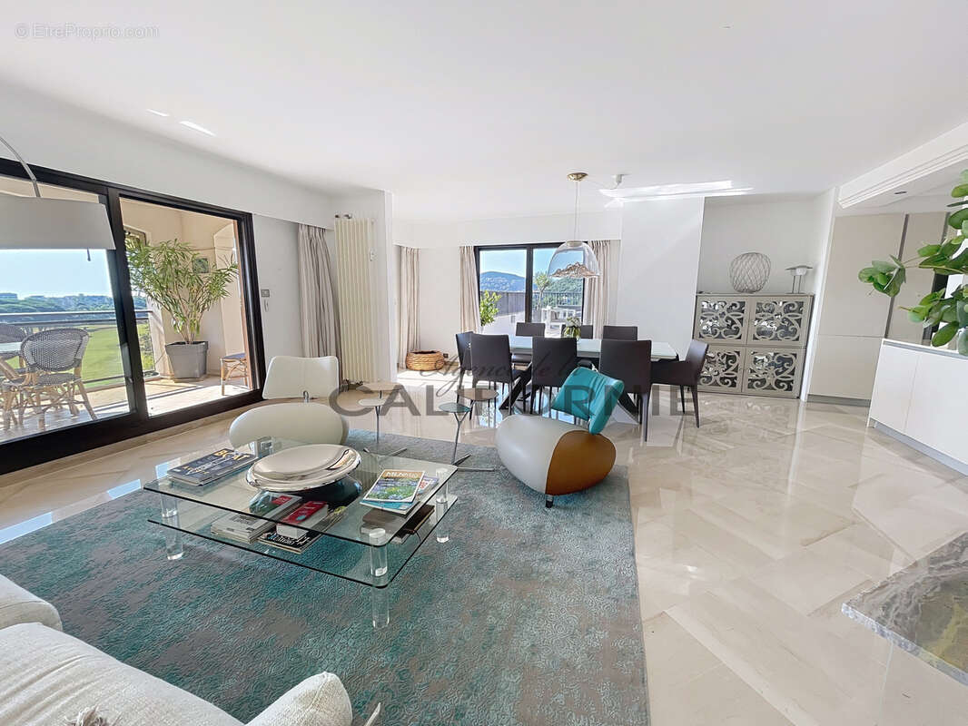 Appartement à MANDELIEU-LA-NAPOULE