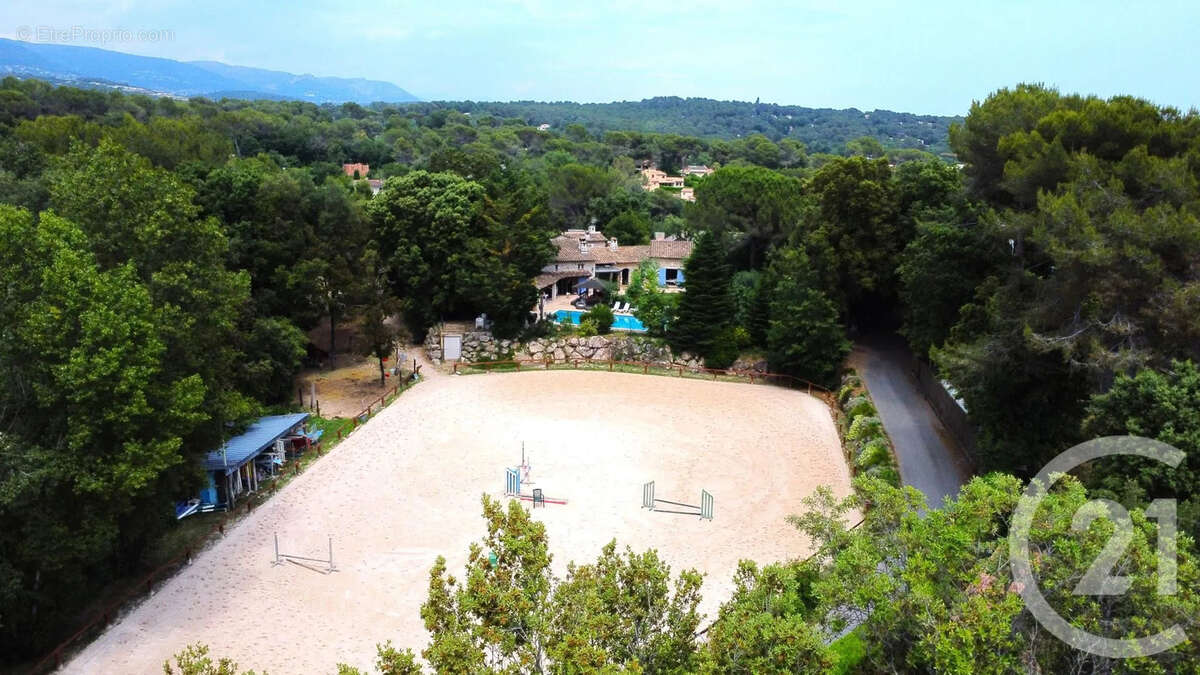 Maison à ROQUEFORT-LES-PINS