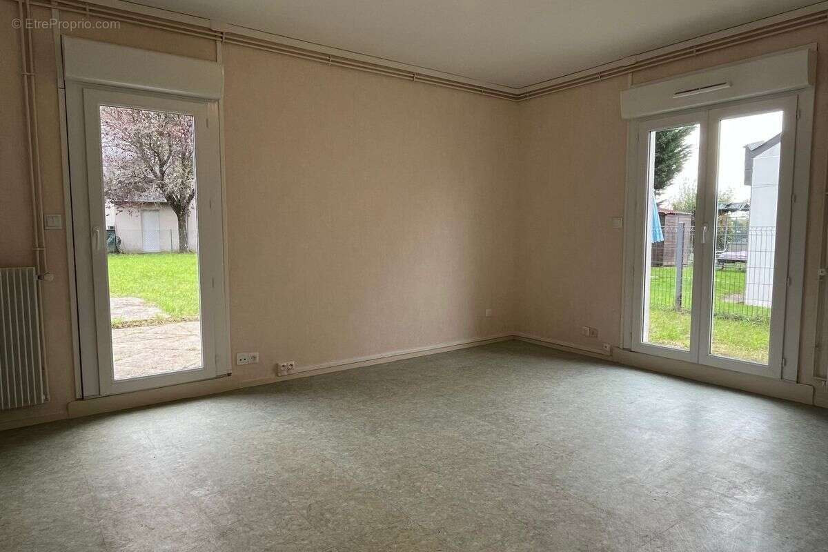 Maison à SAINT-FLOVIER