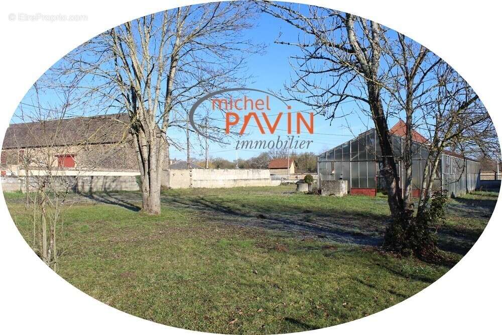 Terrain à LA GUERCHE-SUR-L&#039;AUBOIS