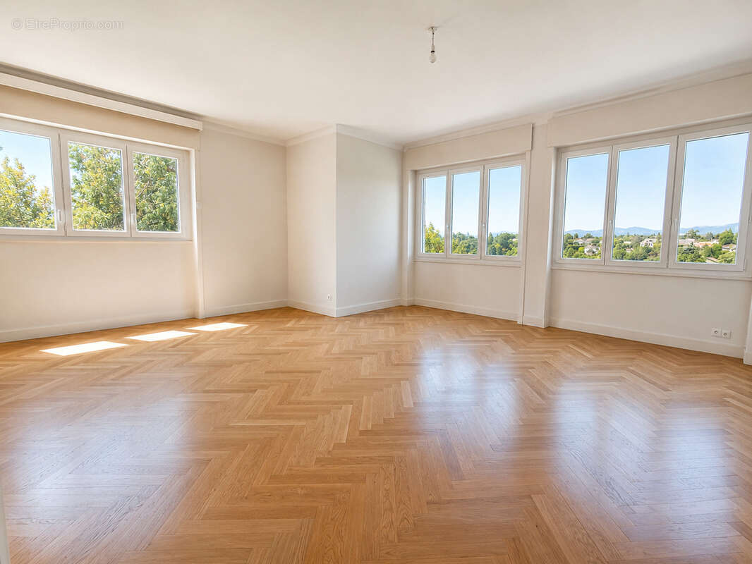 Appartement à CHARBONNIERES-LES-BAINS