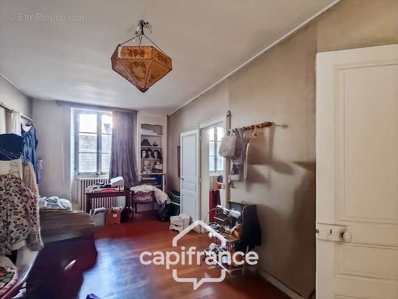 Commerce à BESSE-SUR-BRAYE