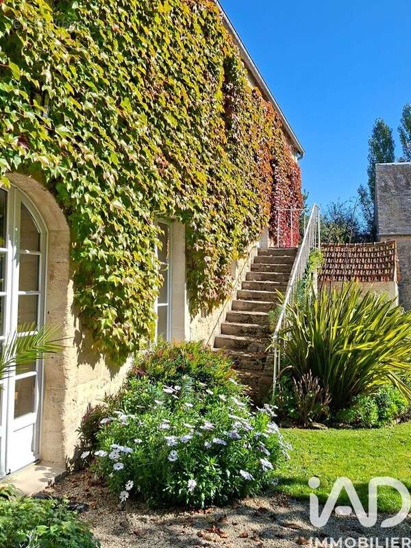 Maison 323 m² à Vaux-Sur-Aure  - photo 3