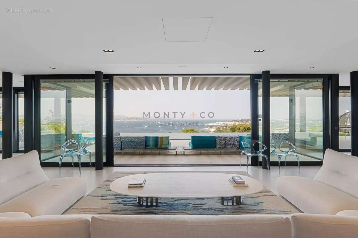 Vue mer à couper le souffle –  Vente propriété contemporaine neuve dans un domaine exclusif aux portes de Saint-Tropez - photo 9