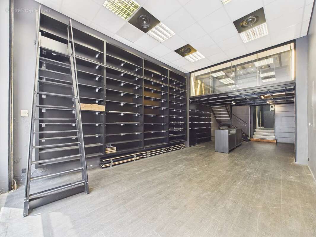 Local Commercial - 26 Rue Pertinax - NICE - 100m Jean Médecin - photo 2