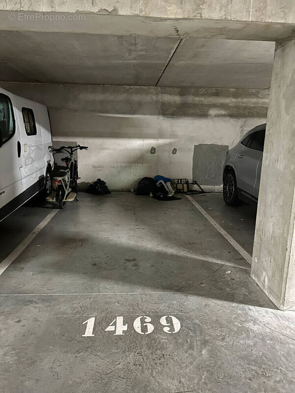 Parking à LE PETIT-QUEVILLY