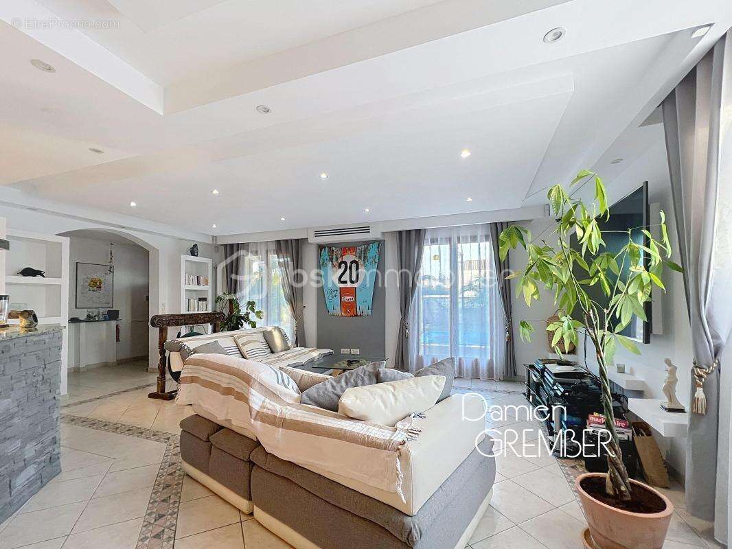 Maison à VIC-LA-GARDIOLE