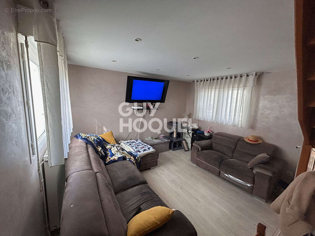 Appartement à LES PAVILLONS-SOUS-BOIS