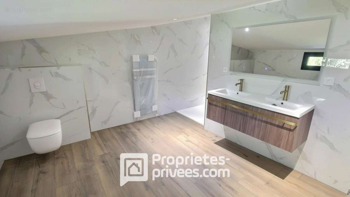 Maison à LAUDUN-L&#039;ARDOISE