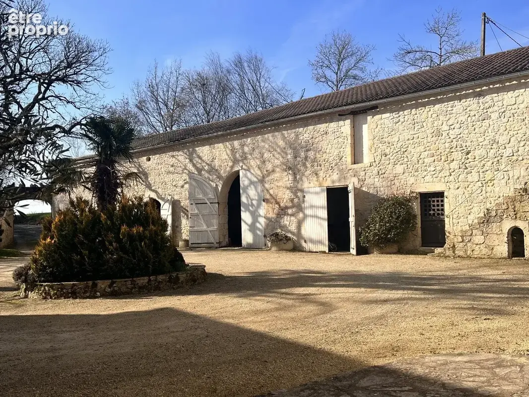 Superbe château avec vue panoramique, élégance et charme - photo 3