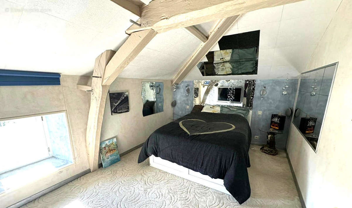 CHAMBRE - Maison à LE VIGEANT