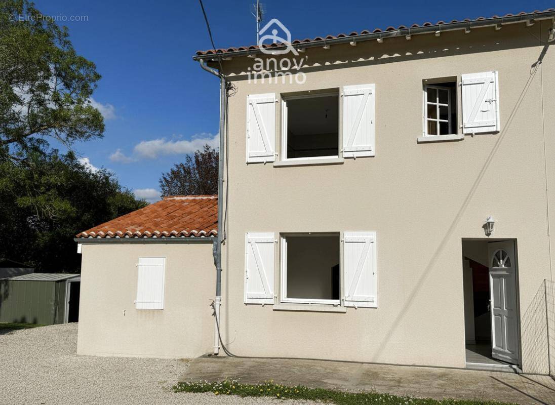 Maison à GENSAC-LA-PALLUE