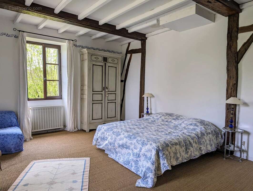 Maison de caractère avec 4 chambres sur 'environ 7318 m². - photo 29
