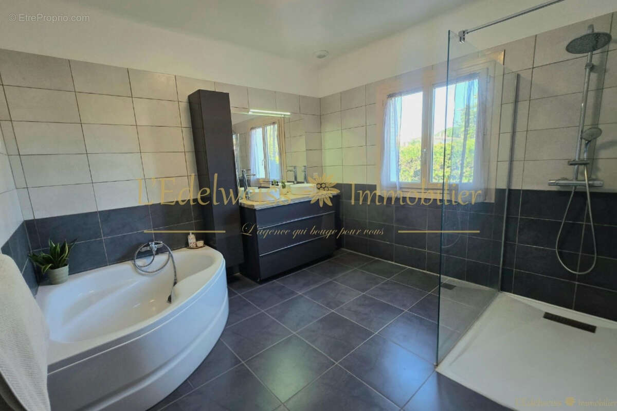 Maison à BOUILLARGUES