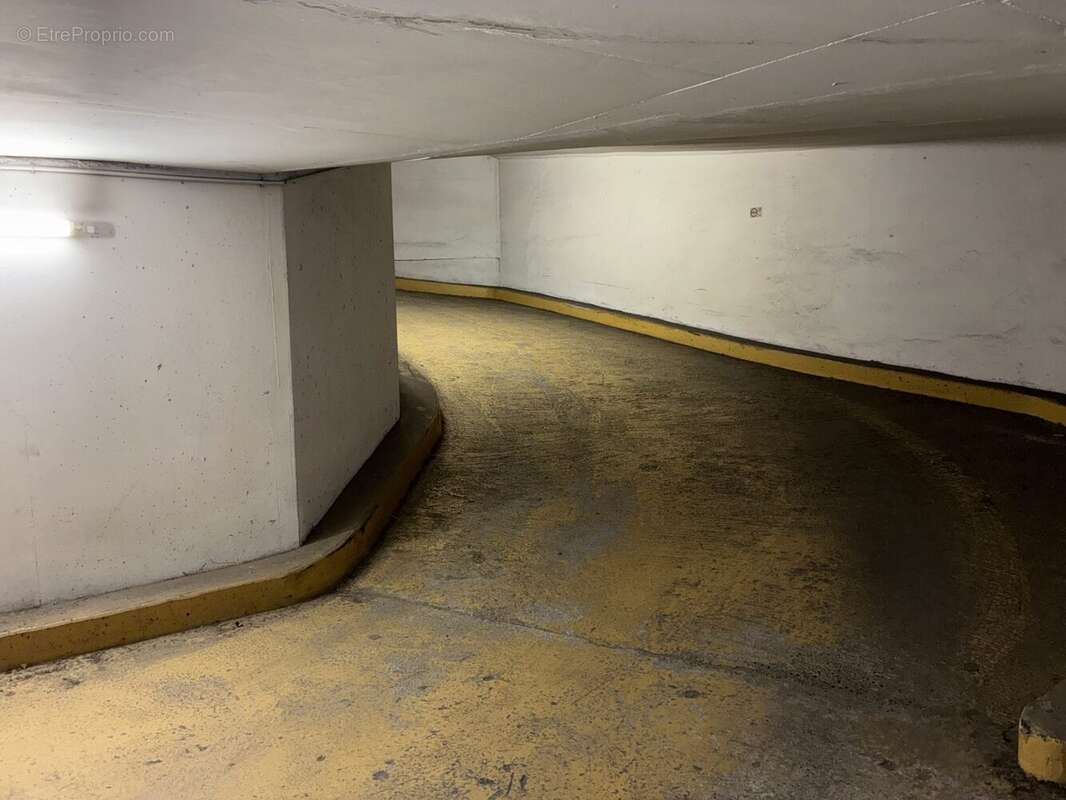 Parking à LEVALLOIS-PERRET