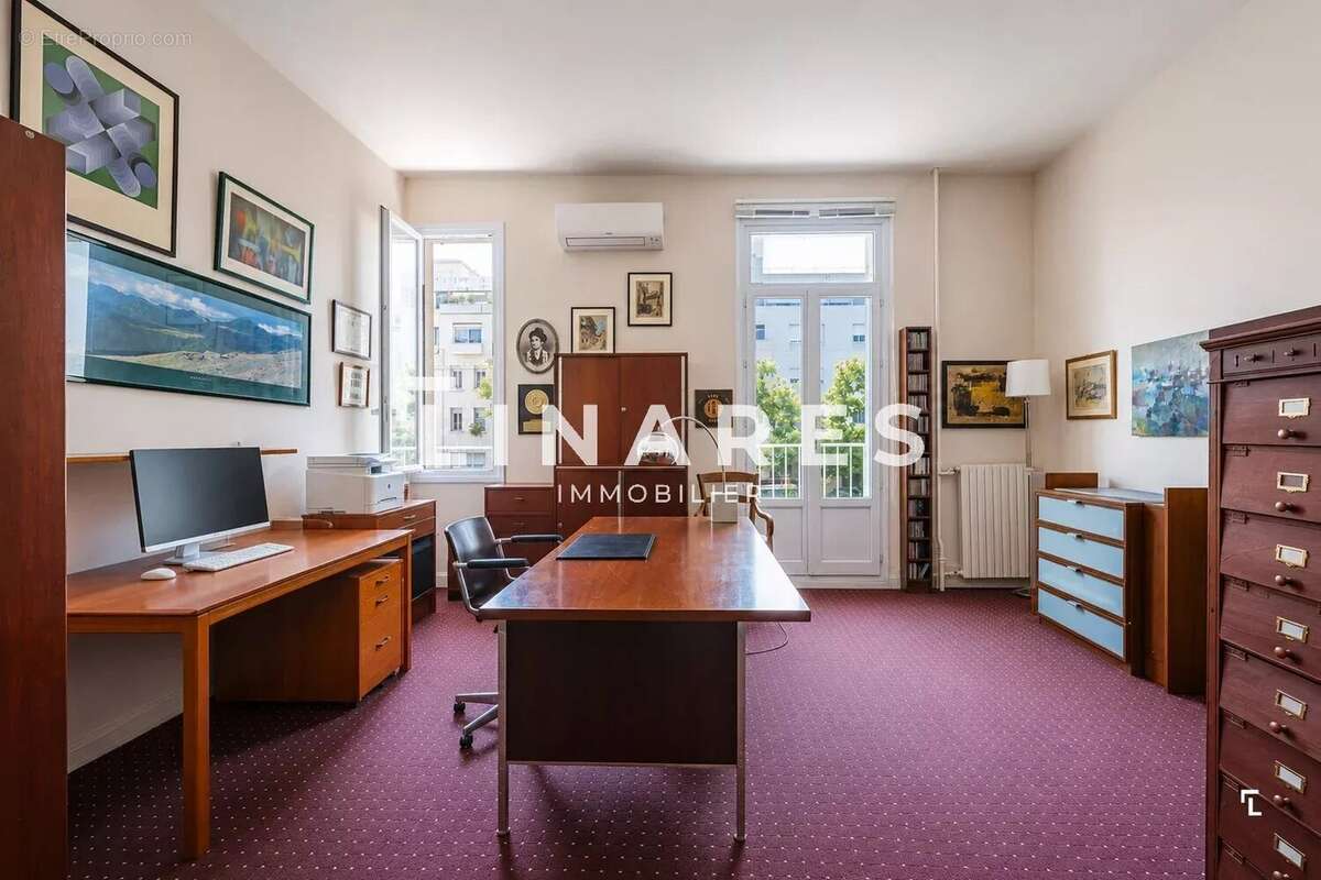 CENTRAL PARADIS - Appartement T4 de 158m2 - Balcon - Cave -  2 chambres de bonne - 13008 - photo 18