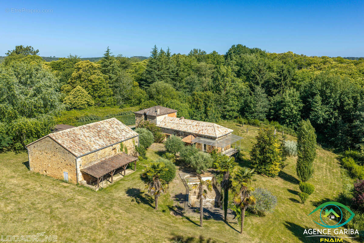 Maison à BLANQUEFORT-SUR-BRIOLANCE