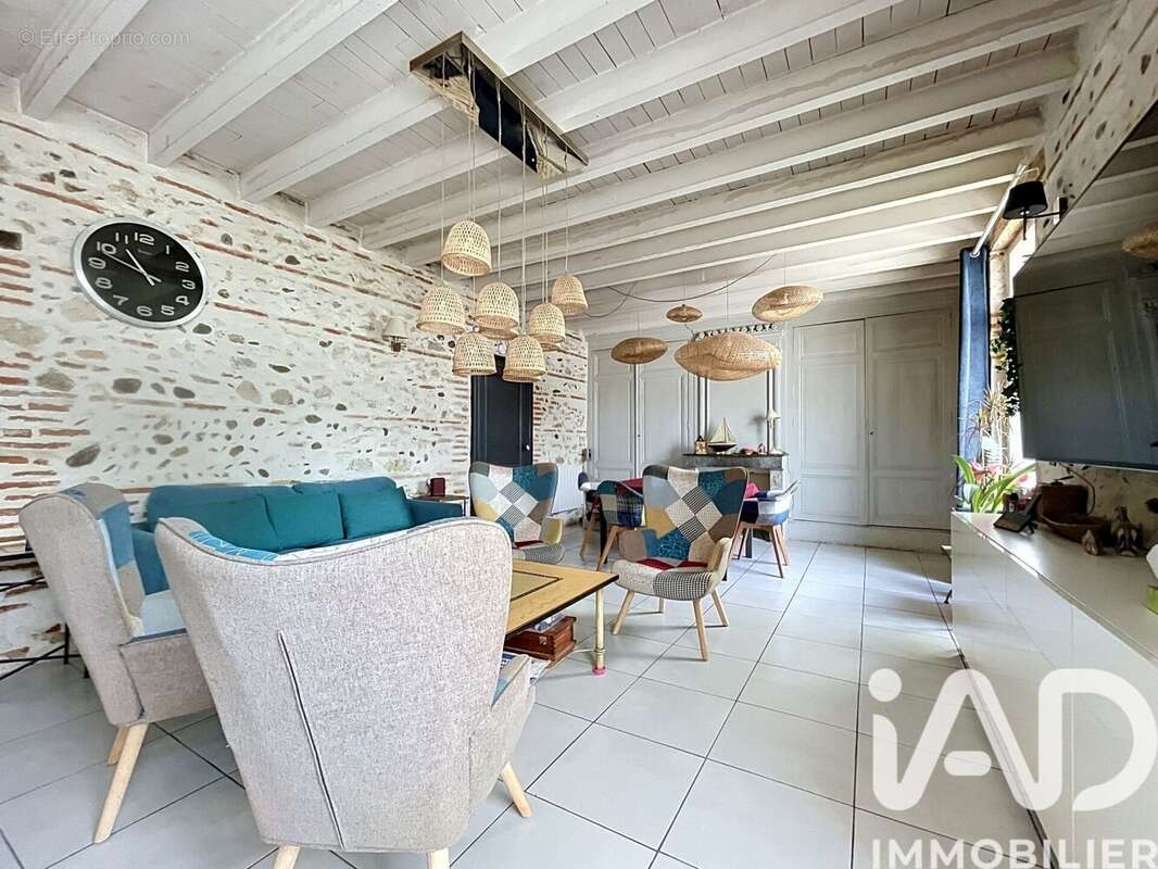 Maison 270 m² à Lafox  - photo 4
