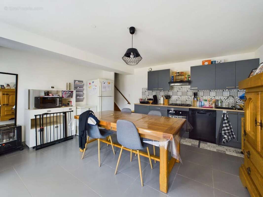 Appartement à SAINT-JUST-SAUVAGE