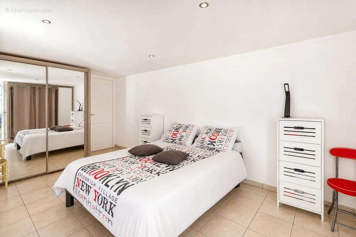 Maison de 8 pièces de 203 m² à Auriol - photo 11