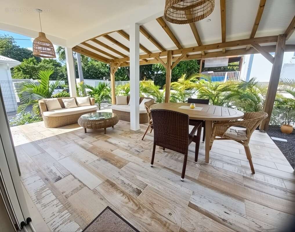 Villa premium T3 & son T2 à vendre à SAINTE ANNE Bourg (971) Guadeloupe - - photo 2