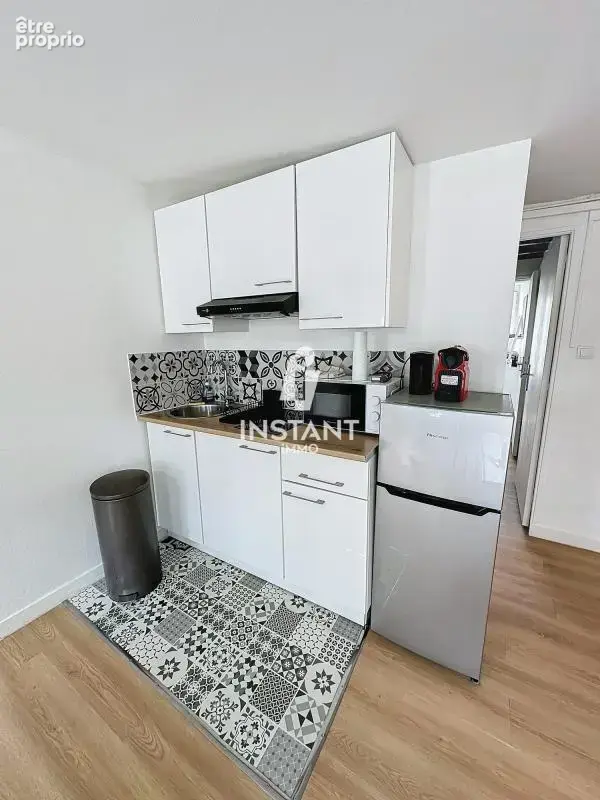 PARIS 14ème - RUE DE LA GAITE - Appartement T2 Charme et Confor - photo 8