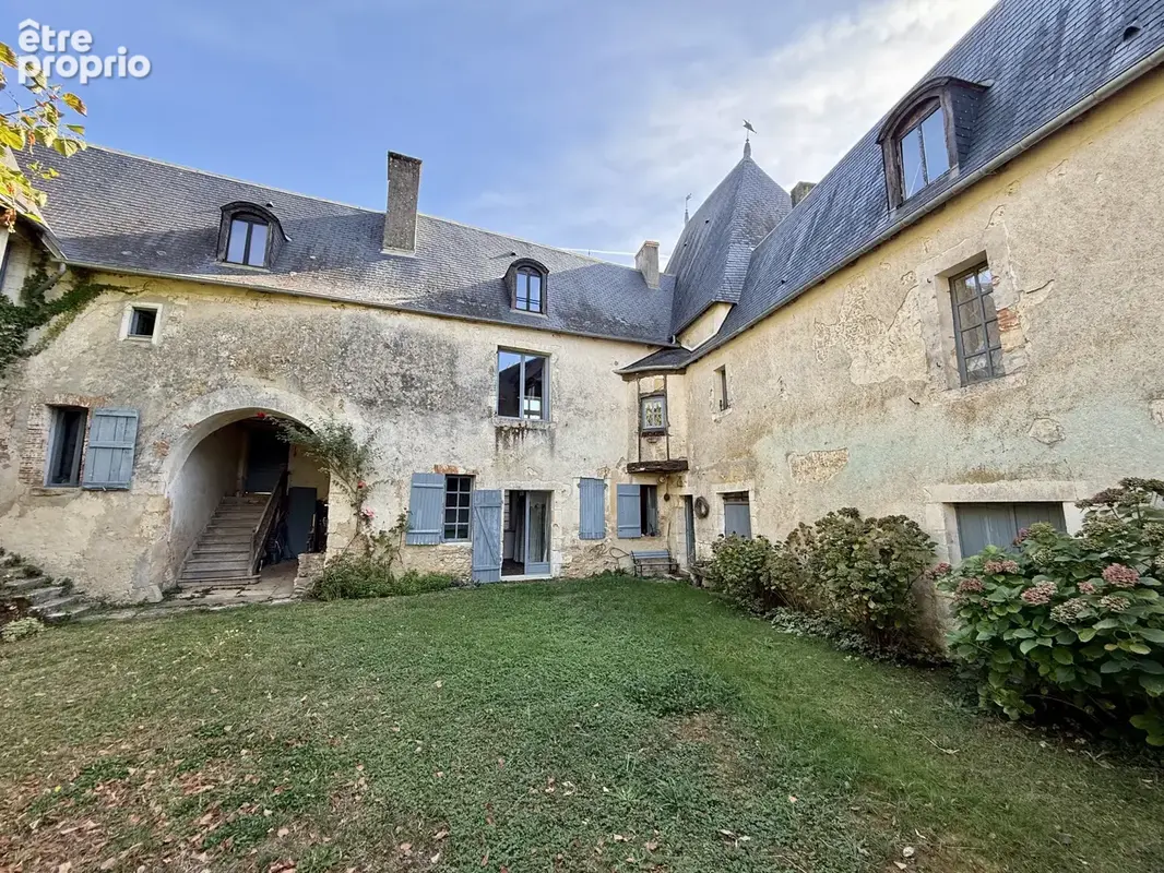 Maison 16 pièces 300 m² · à Bourges · 300 m² · 393 000 €