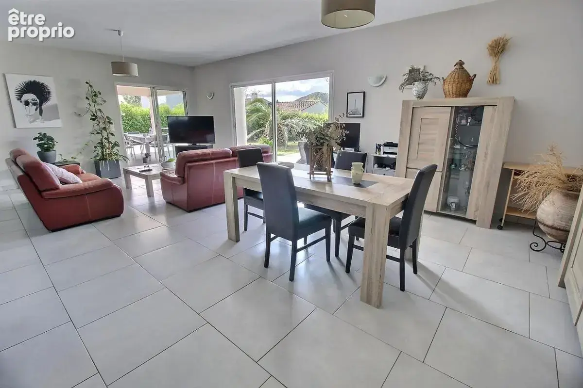 Villa plain pied avec piscine et double garage dans un quartier calme ! - photo 4
