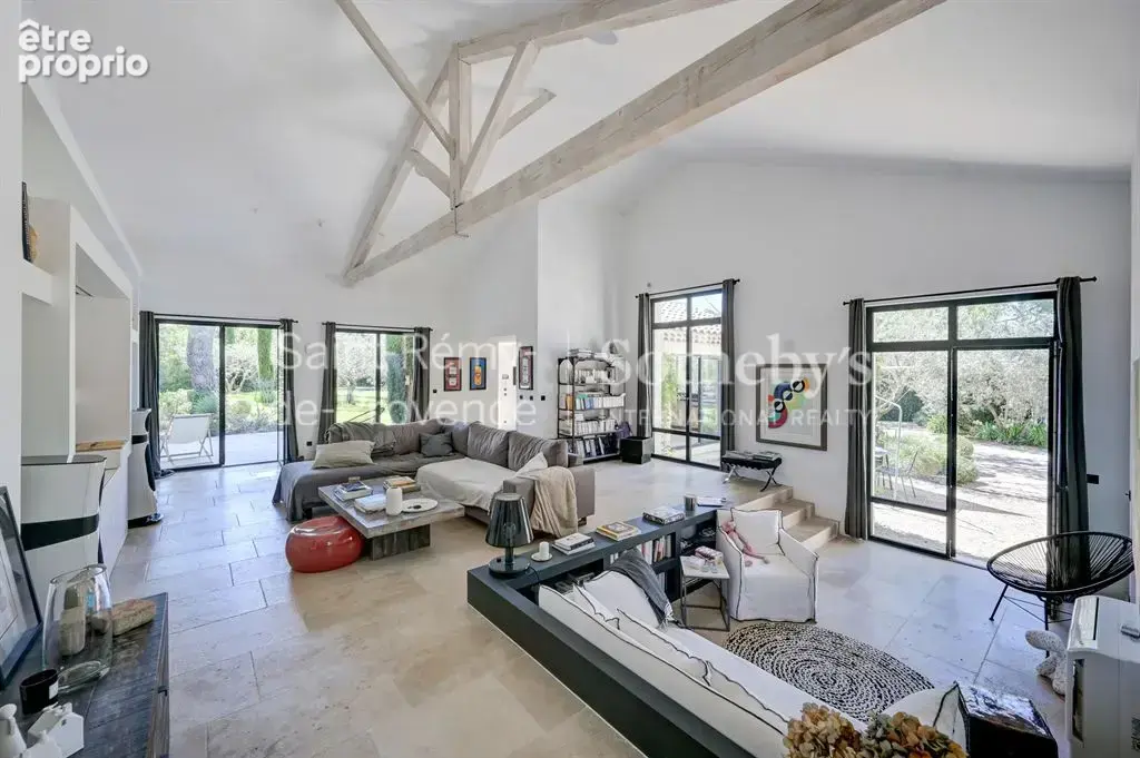 Exclusivité. Rare, Eygalières, belle maison rénovée en centre village avec jardin et piscine - photo 15