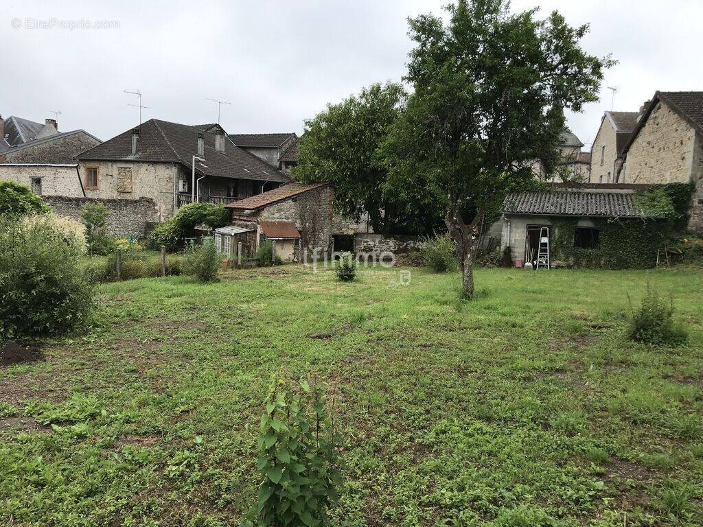 Maison à SAUVIAT-SUR-VIGE
