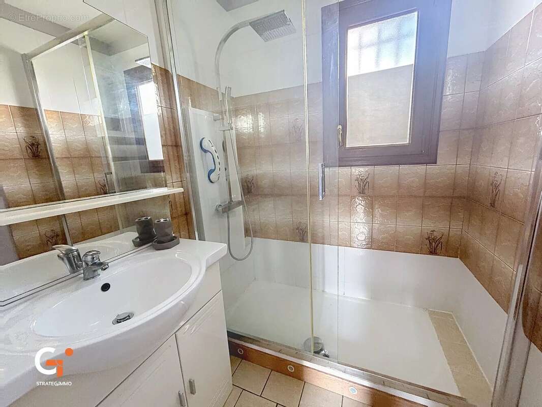 Maison à SAINT-PIERRE-DE-VARENGEVILLE