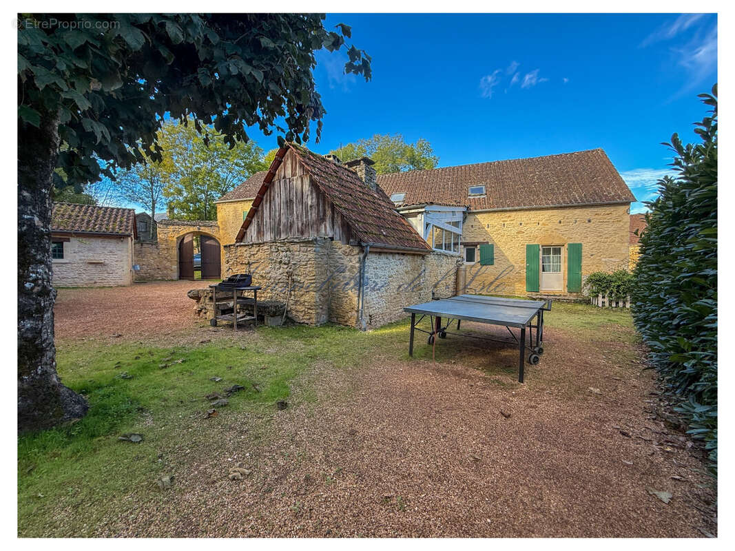 Maison à SAINT-AMAND-DE-COLY