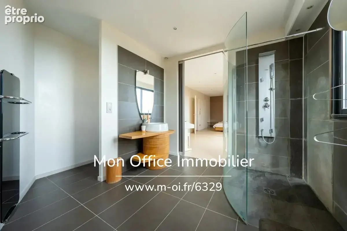 Référence : 6329-NGU. - propriété 10 pièces - 32ha - 980m2 - Vue spectaculaire sur la région et la mer - photo 19