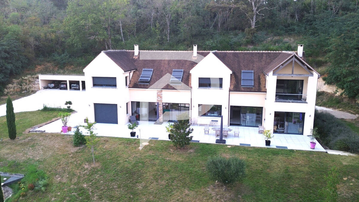 Maison à LE VAL-SAINT-GERMAIN