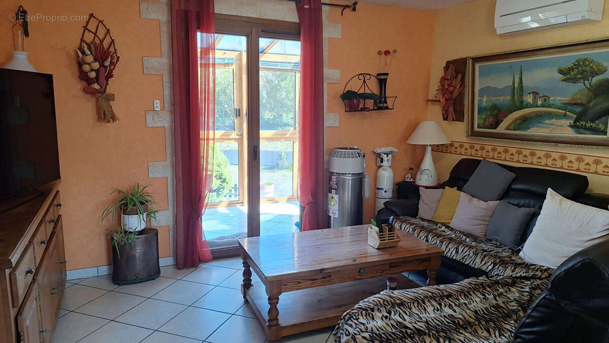 Maison à SAINT-GENES-CHAMPANELLE