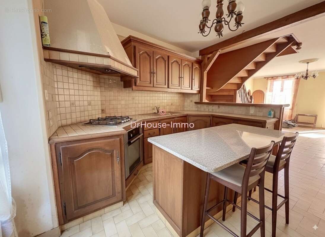 Maison à SAINT-COSME-EN-VAIRAIS