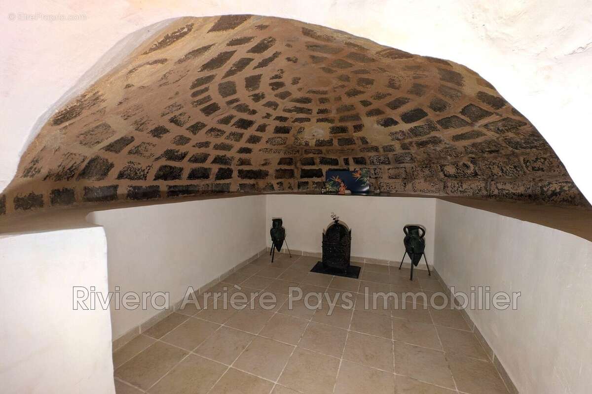 Appartement à PUGET-THENIERS