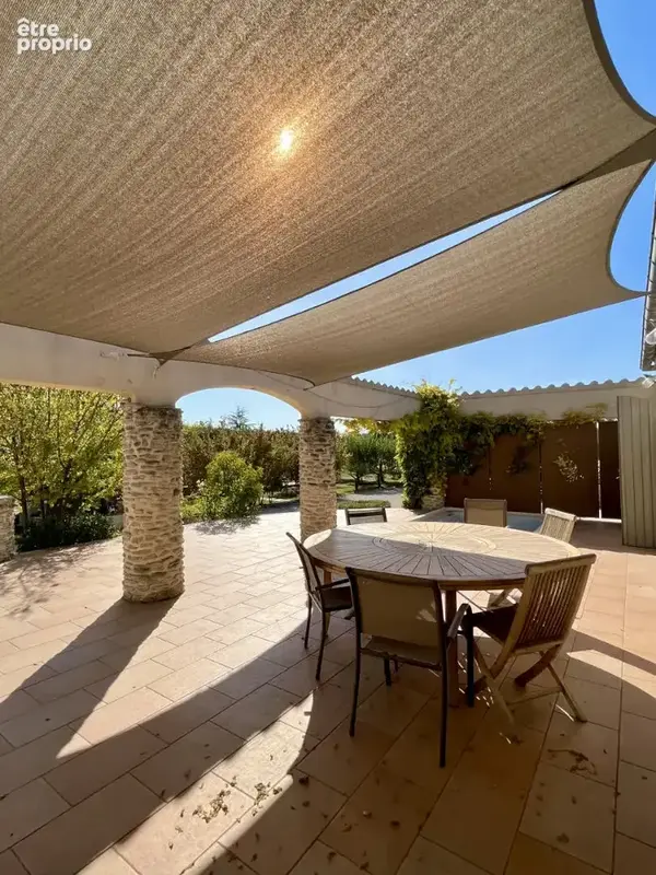 Villa avec piscine et dépendance aménagée sur 8000 m² de terrain clos et arboré. - photo 18