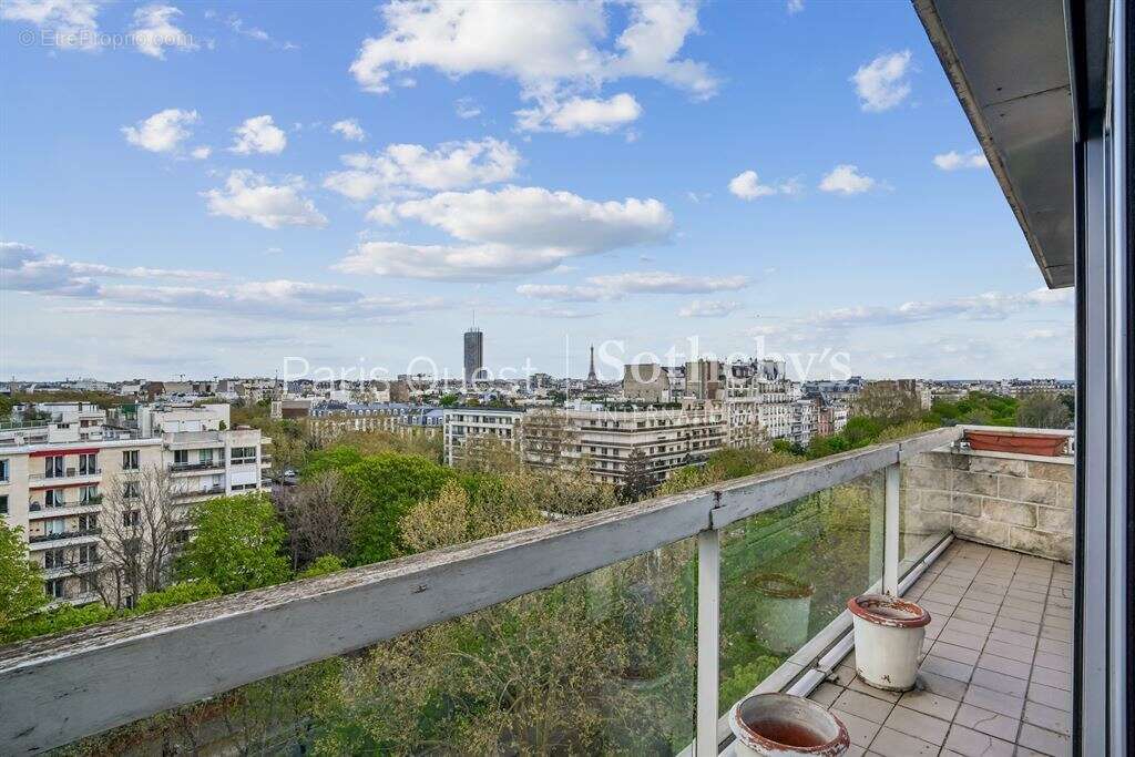 Appartement à NEUILLY-SUR-SEINE
