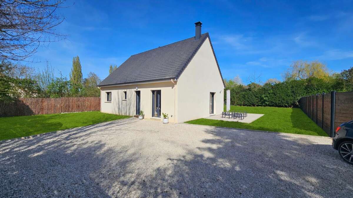 Maison à HOUDAN