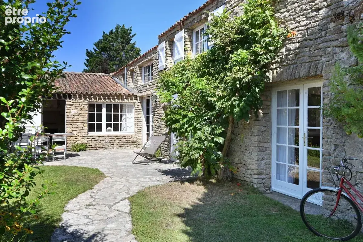 Belle propriété plein centre du village avec cours et jardin Les Portes En Re A VENDRE - photo 29