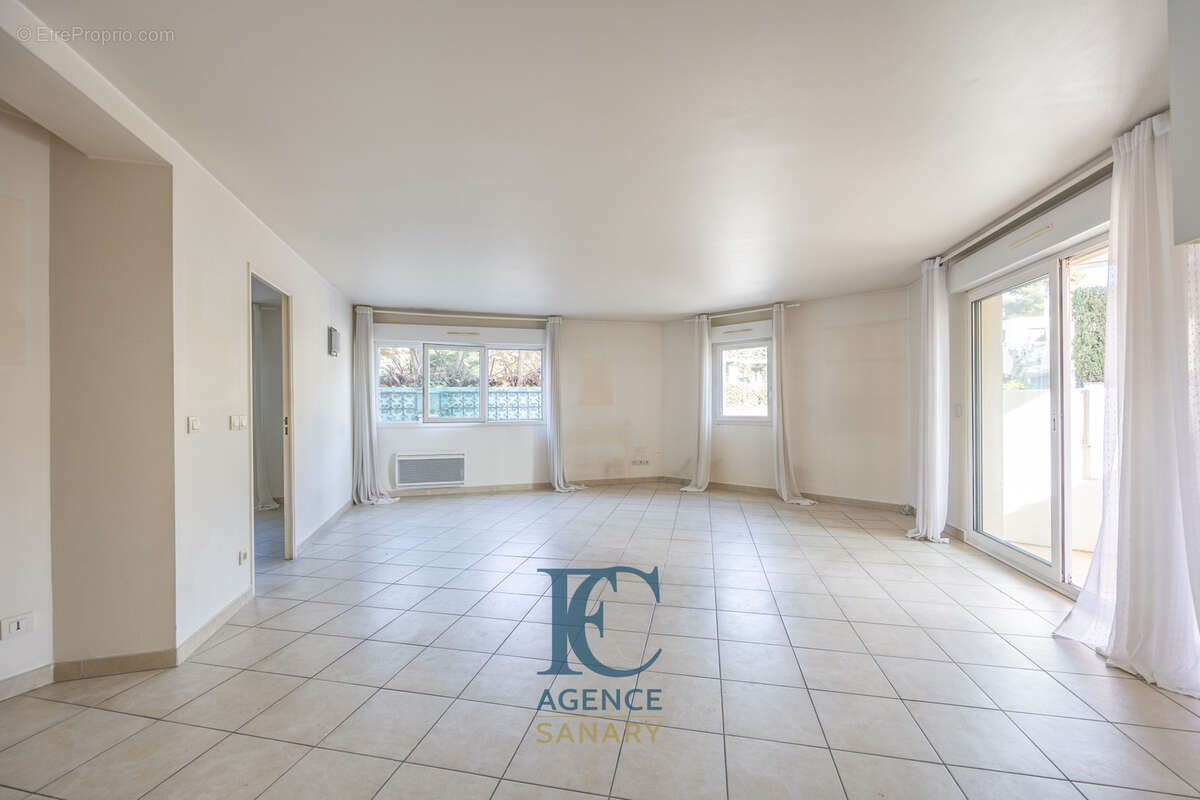 Appartement à SAINT-CYR-SUR-MER