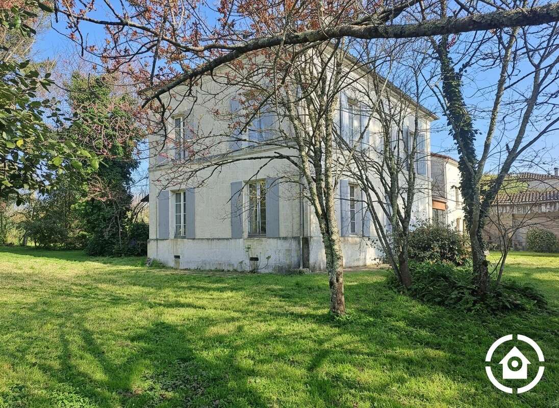 Maison à CHERVES-RICHEMONT