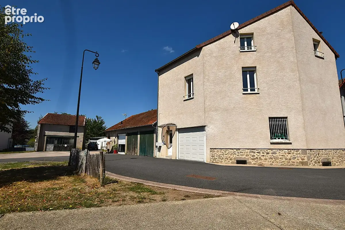 Maison à LE MAYET-DE-MONTAGNE