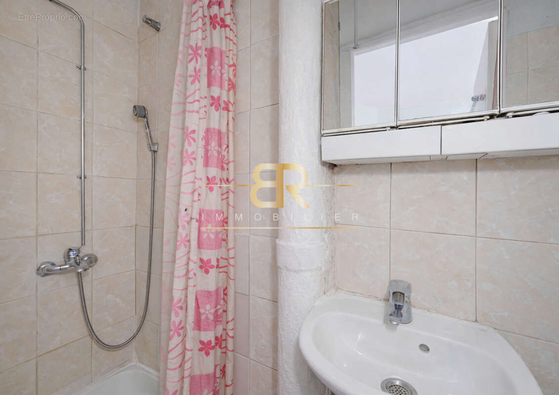 Appartement à PARIS-14E